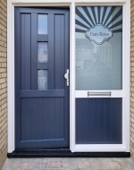 Raamfolie voordeur zonnestralen met naam